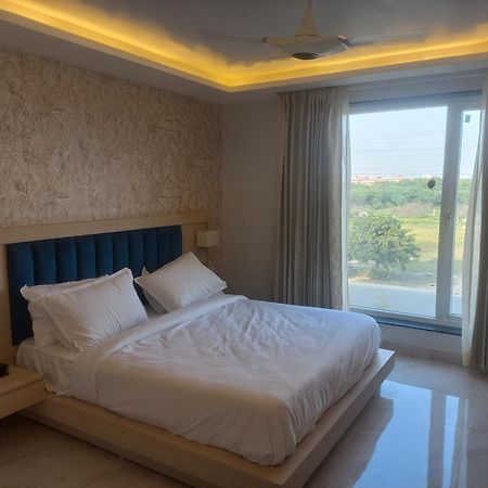 Hotel Holiday Grand Грейтър Нойда Екстериор снимка