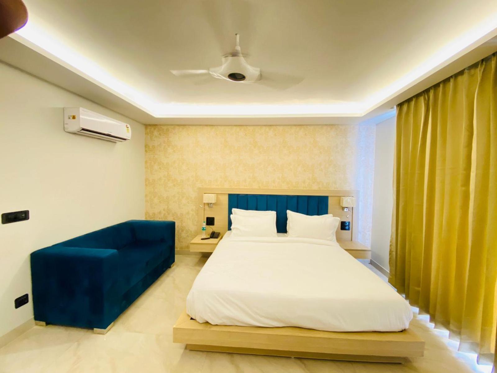 Hotel Holiday Grand Грейтър Нойда Екстериор снимка
