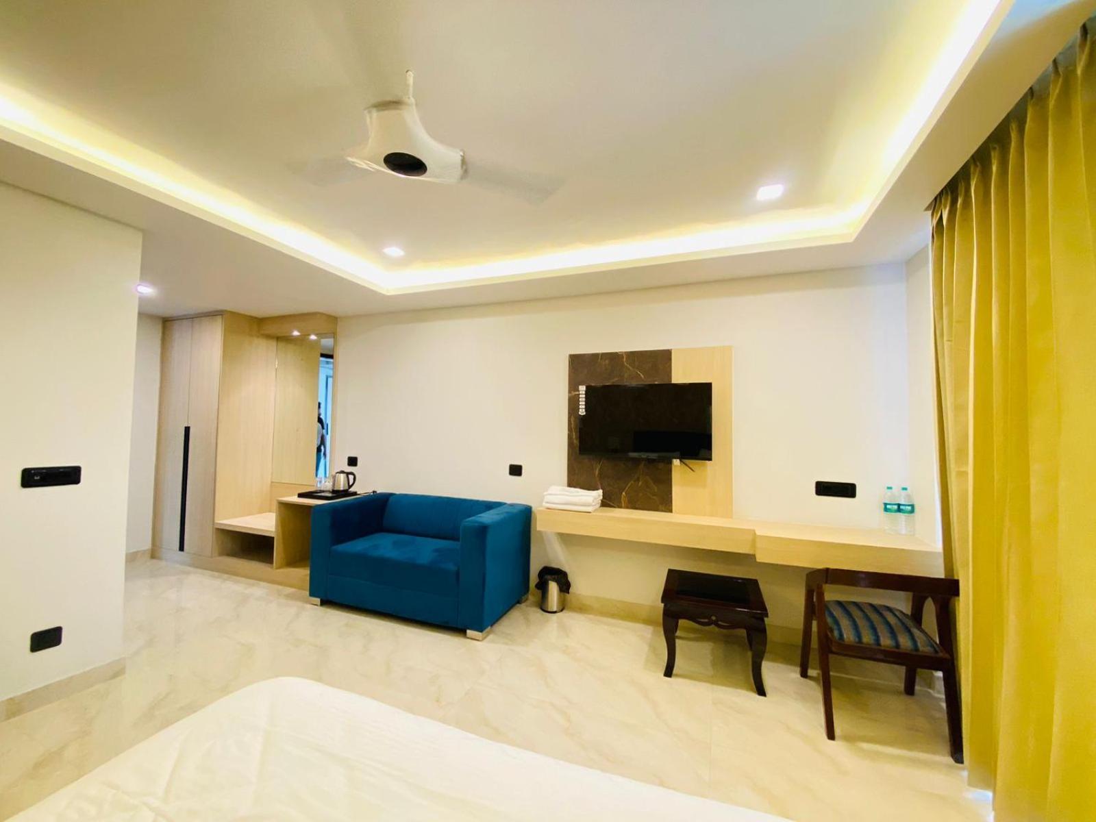 Hotel Holiday Grand Грейтър Нойда Екстериор снимка