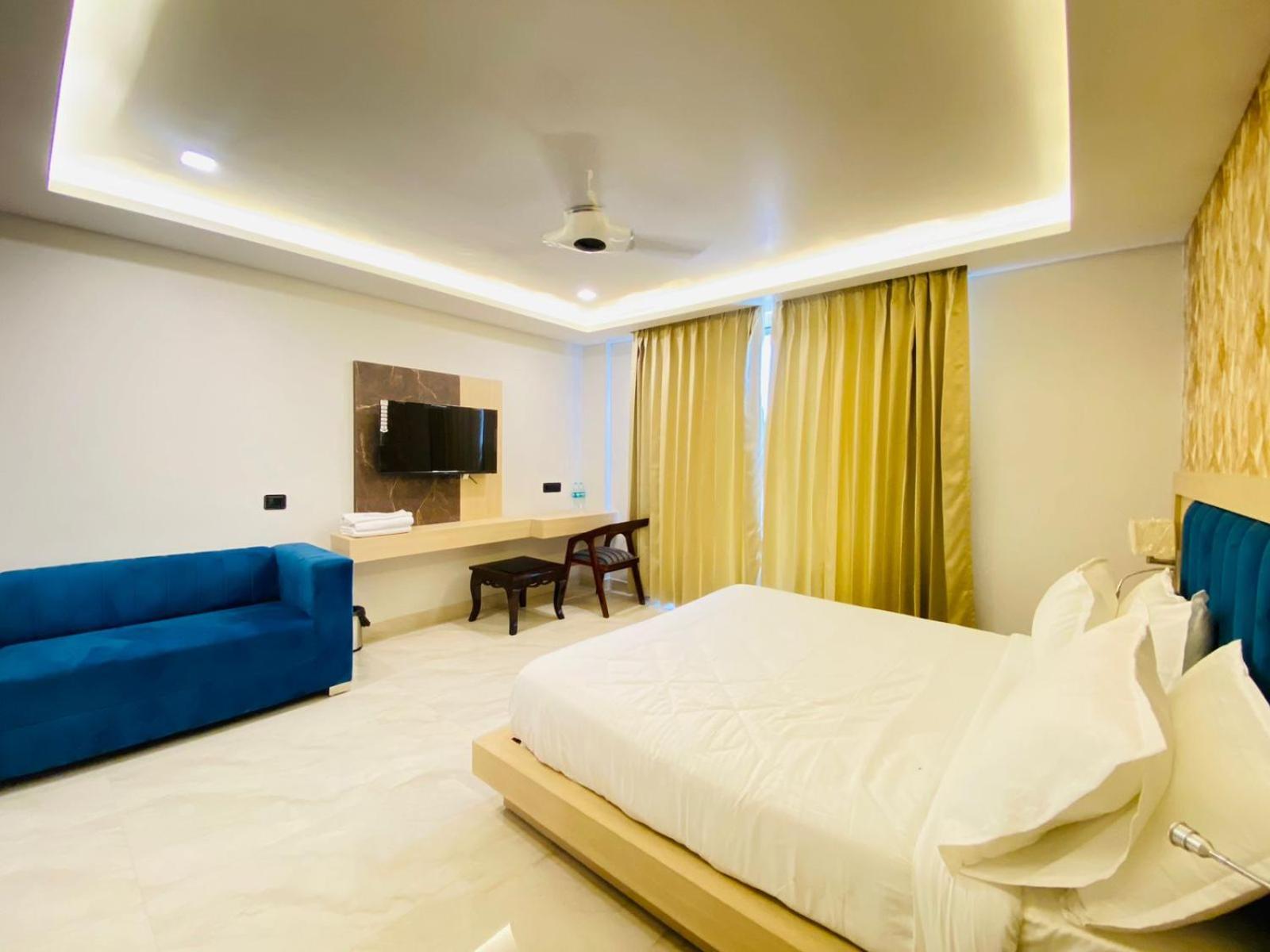 Hotel Holiday Grand Грейтър Нойда Екстериор снимка