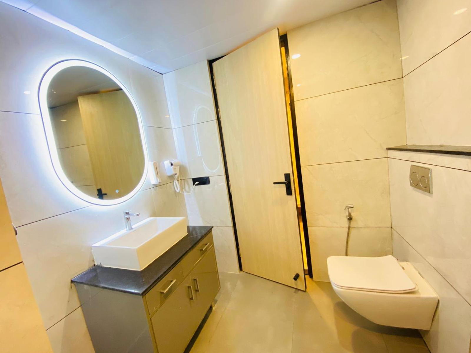 Hotel Holiday Grand Грейтър Нойда Екстериор снимка