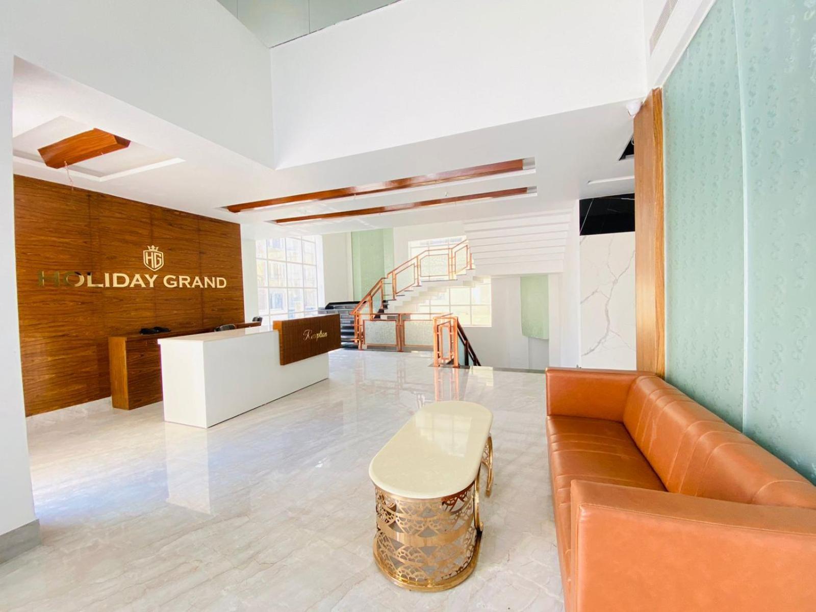 Hotel Holiday Grand Грейтър Нойда Екстериор снимка